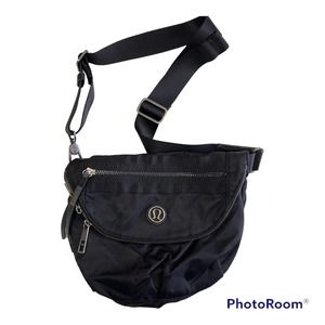 LULULEMON  "ALL NIGHT FESTIVAL BAG" WITH ZIP TOP